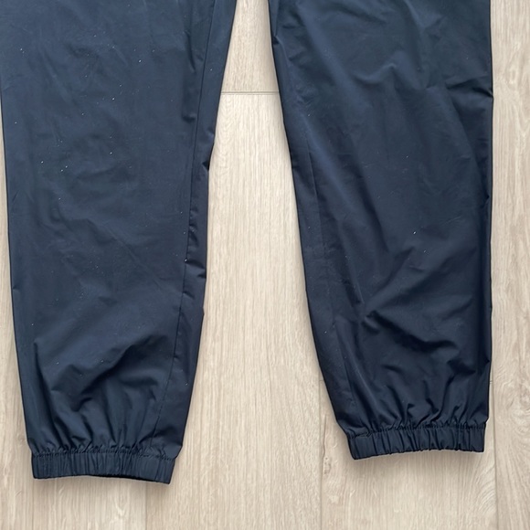 Banana Republic Men’s navy blue parachute pants. Pre-owned. Like new. Size XL - Picture 11 of 13